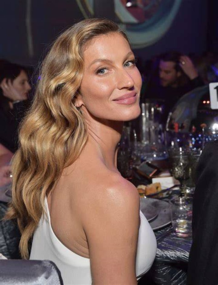 Gisele Bündchen in Bathing Suit is "Recharging" — Celebwell