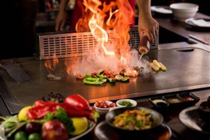 How do you use a Teppanyaki grill?