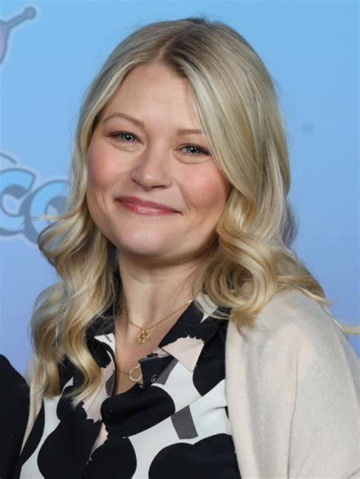 
How Much Money Does Emilie De Ravin Make? Latest Income Salary
