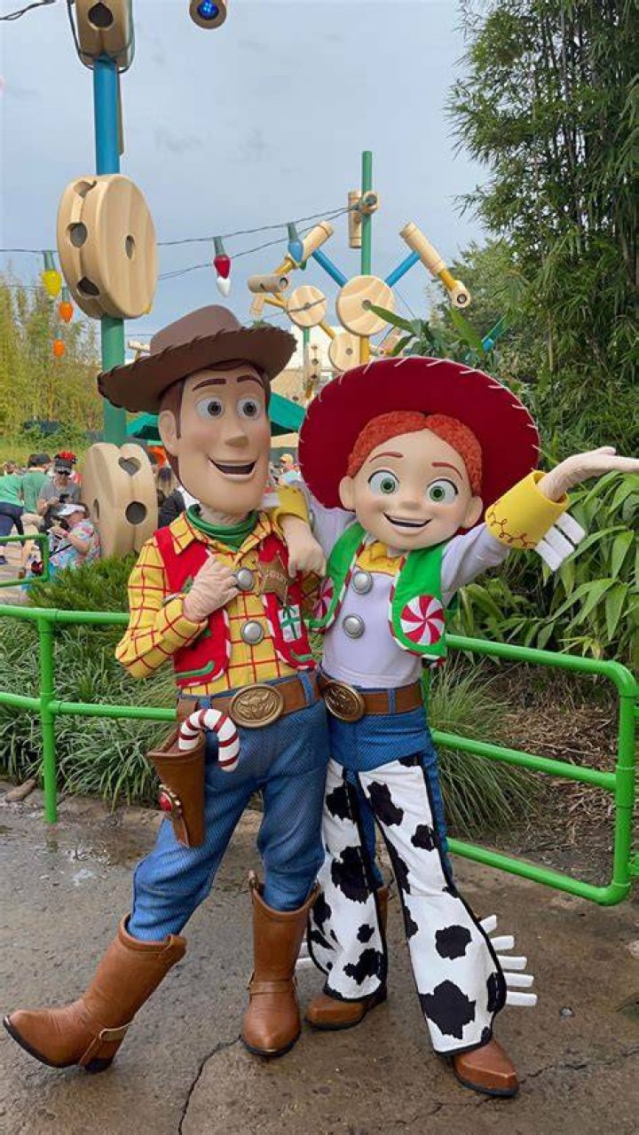 Is Jessie Woody's sister?