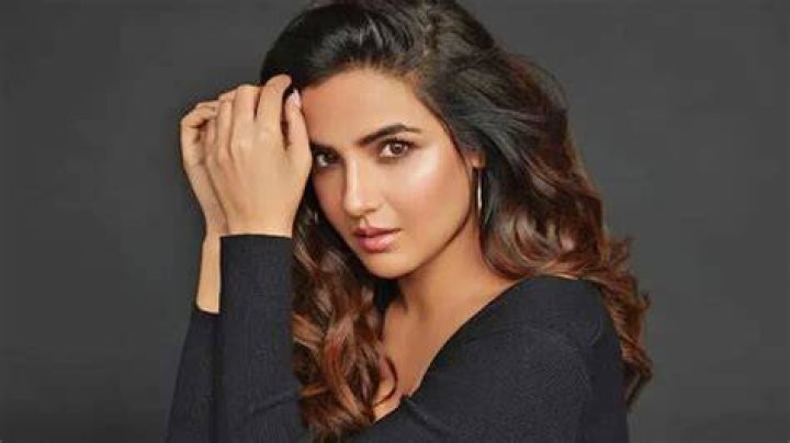 Jasmin Bhasin Wiki, Biography, Boyfriend, Height, Age & More