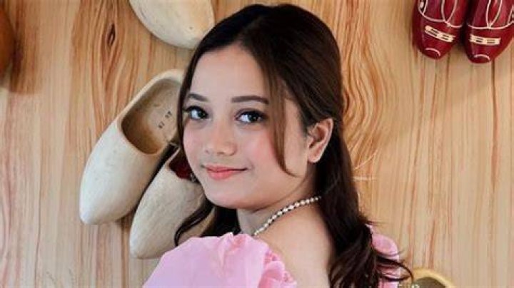Kasih Iris Leona in Bathing Suit Has "Such a Cool Experience" — Celebwell