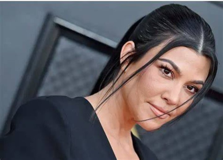 Kourtney Kardashian Bra Size, Age, Weight, Height, Measurements