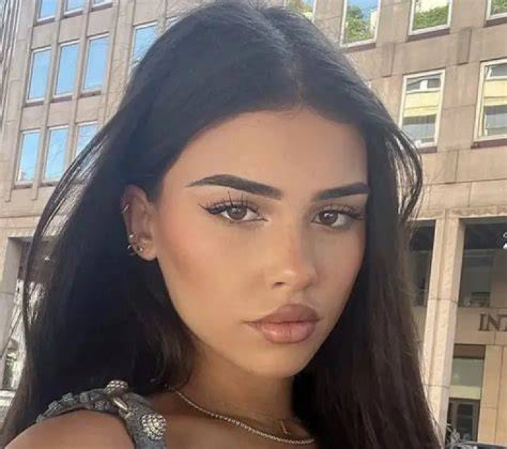 Leah Halton (Instagram Star) Wiki, Net Worth, Boyfriend & More