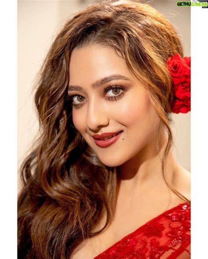 Madalsa Sharma Hot celebzbiography.com
