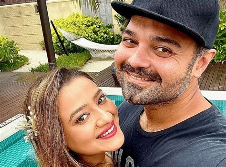 Madalsa Sharma Husband celebzbiography.com