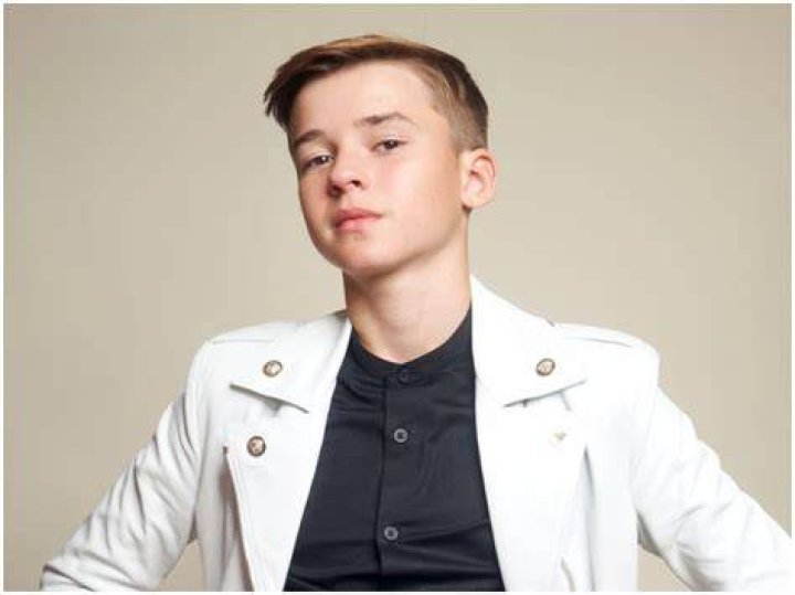 Maxwell Jenkins Wiki, Girlfriend, Age, Height & Will Robinson