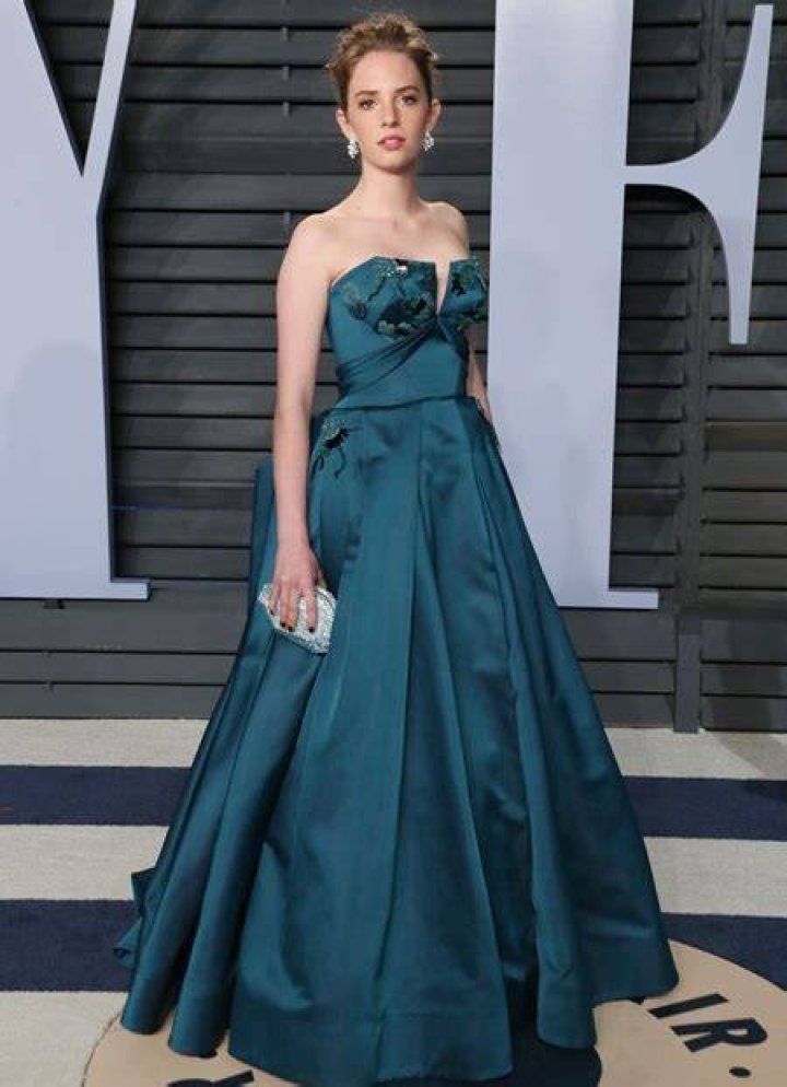 Maya Hawke Bra Size, Age, Weight, Height, Measurements