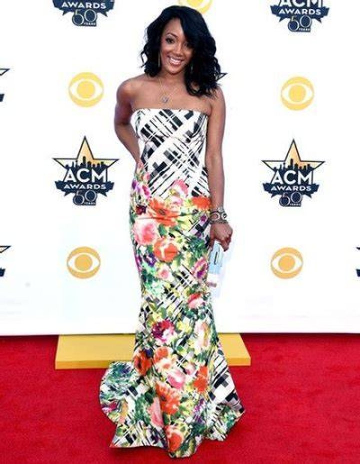 Mickey Guyton Height Weight Shoe Size Measurements Family