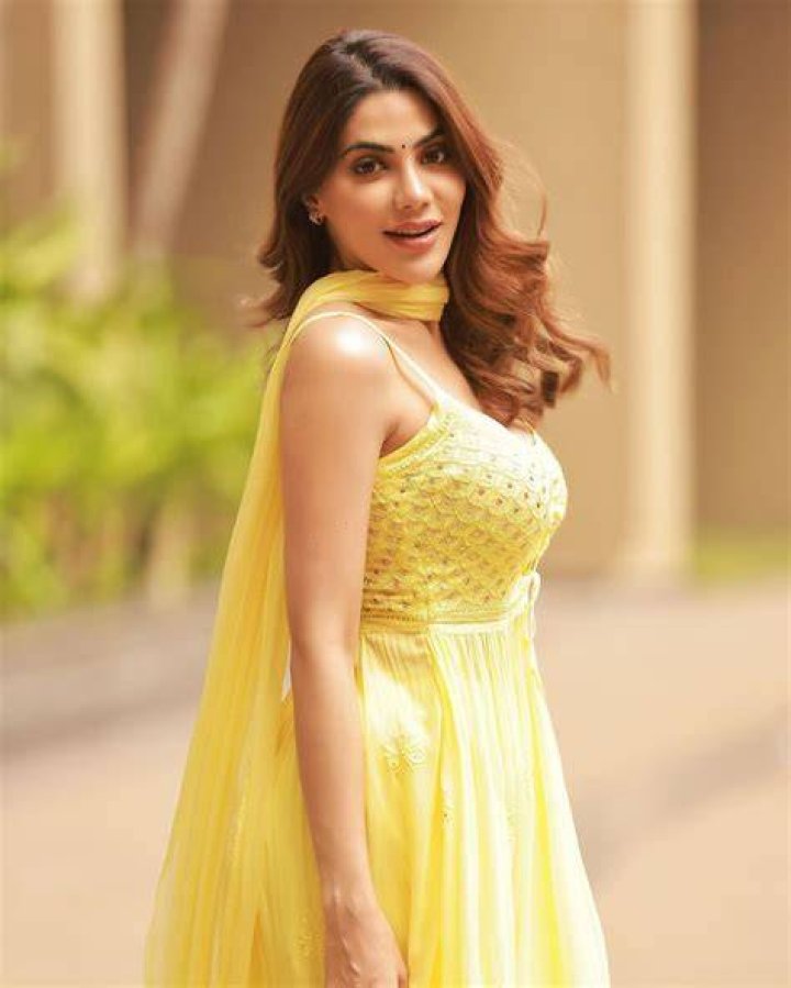 Nikki Tamboli [निक्की तंबोली] Bio Data, Birthday, Wiki & More