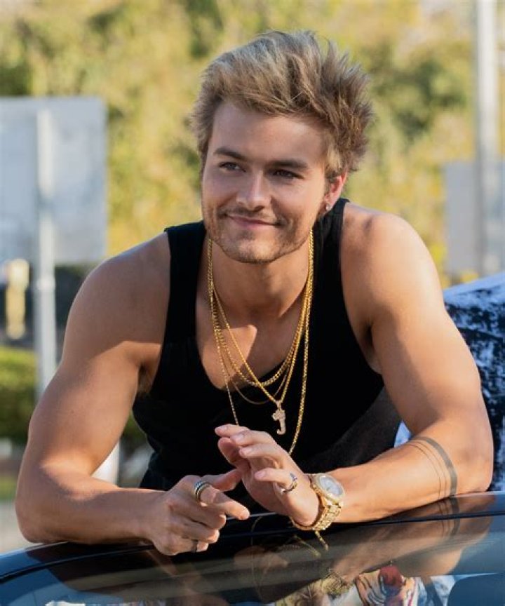 Peyton Meyer Wiki, Girlfriend, Height, Age & Net Worth