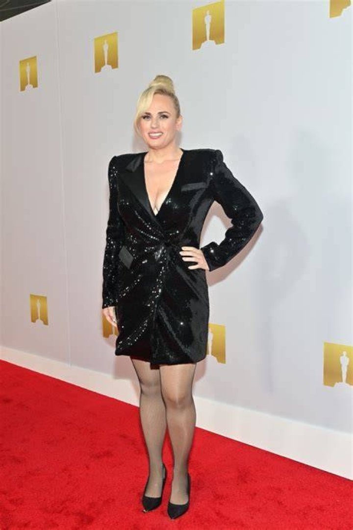 Rebel Wilson Shows Off Tiny Waist on Mexican Beach — Celebwell
