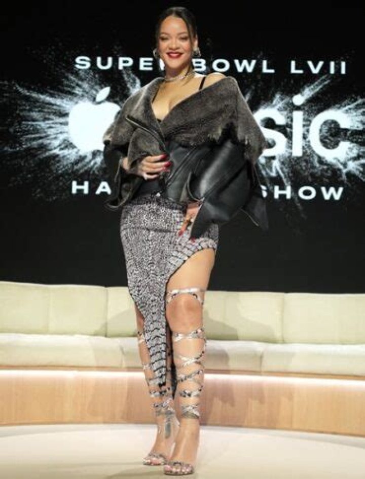 Rihanna Body Measurements Stats