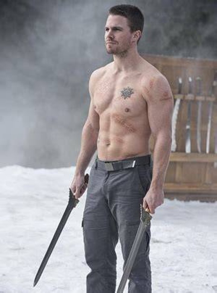 Stephen Amell Body Measurements Height Weight Shoe Biceps Abs Size Vital Stats