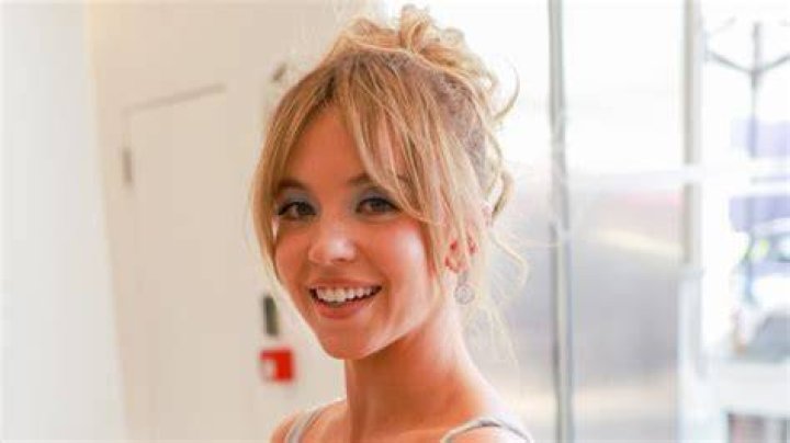 Sydney Sweeney in Bathing Suit Has "Dream Week" — Celebwell