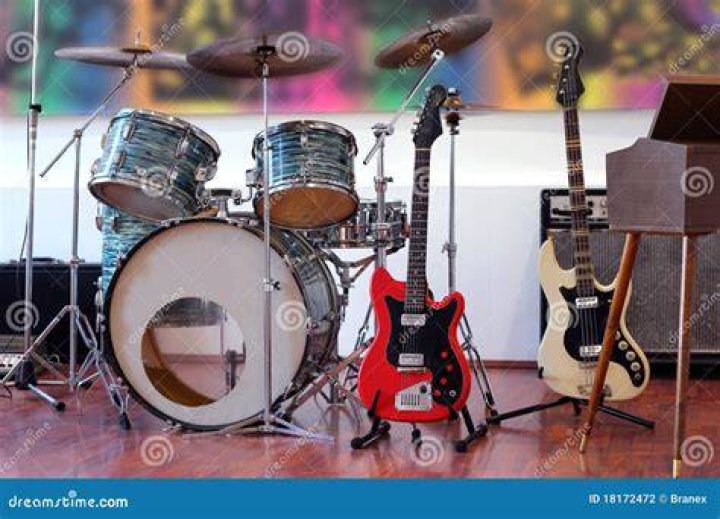 What instruments are in Rock Band?