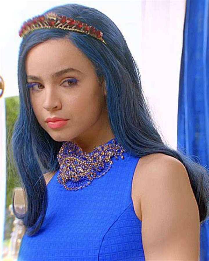 What is Evie short for in Descendants? – Celebrity