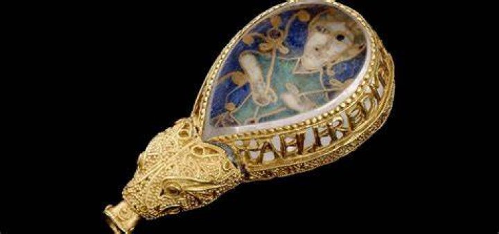 Where is the Alfred Jewel kept?